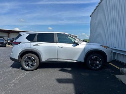 Used 2025 Nissan Rogue SV AWD/4WD image 5