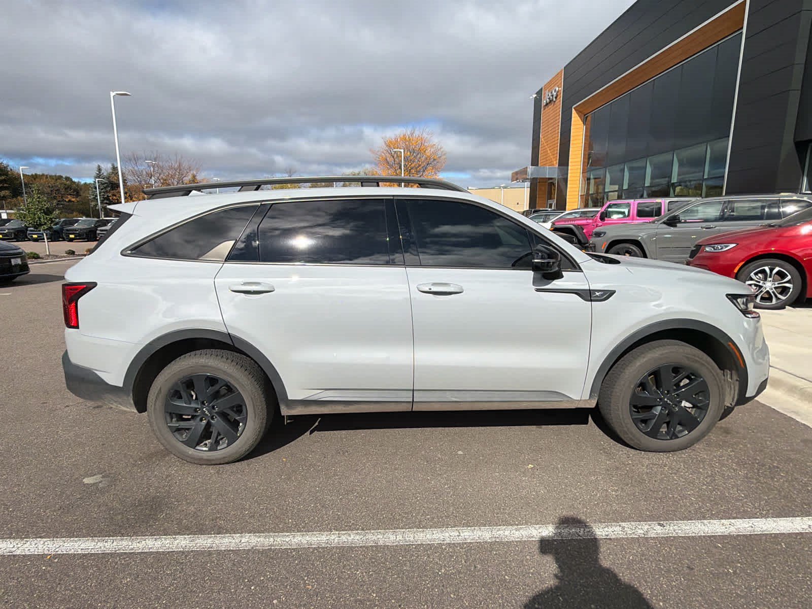 Used 2023 Kia Sorento S w/ Panoramic Sunroof Package AWD/4WD image 3