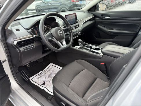 Used 2024 Nissan Altima 2.5 SV image 8