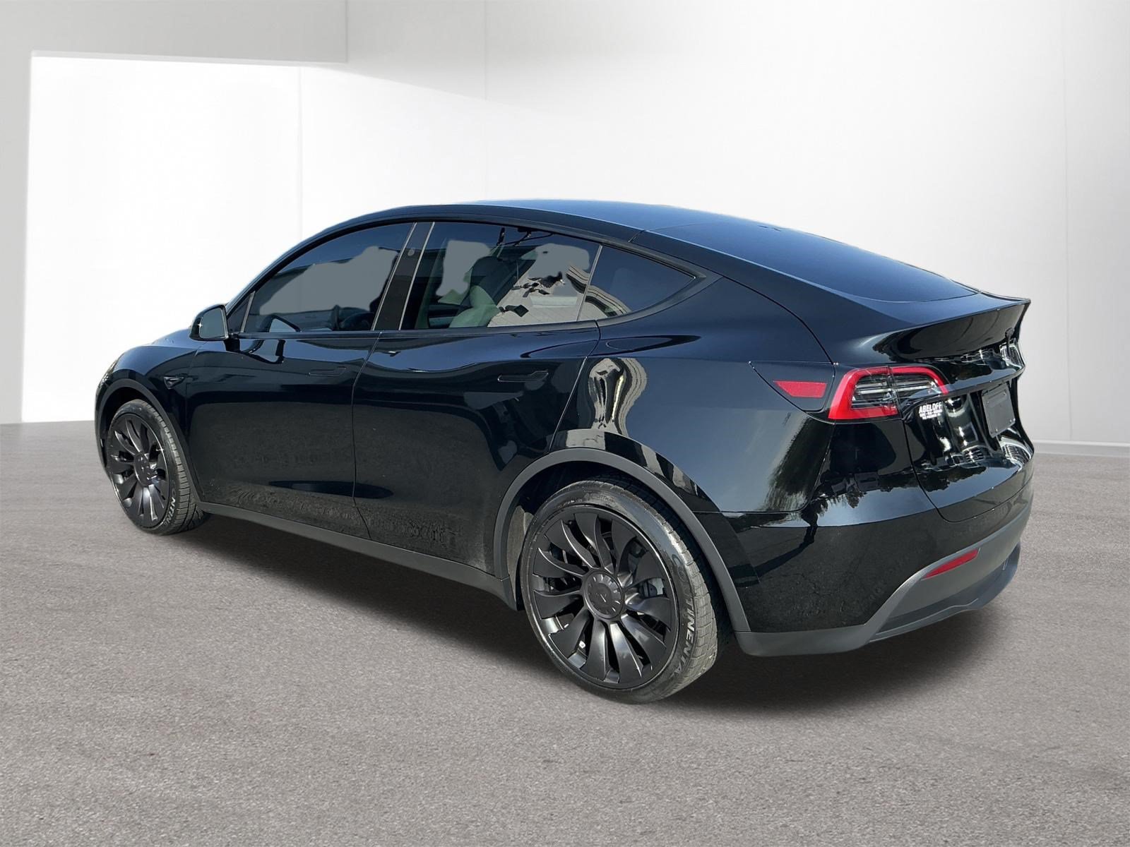 Used 2024 Tesla Model Y Long Range AWD/4WD image 5