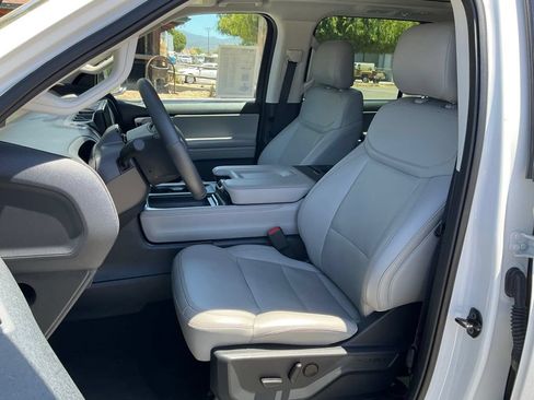 Used 2025 Ford Expedition Max Active AWD/4WD image 44