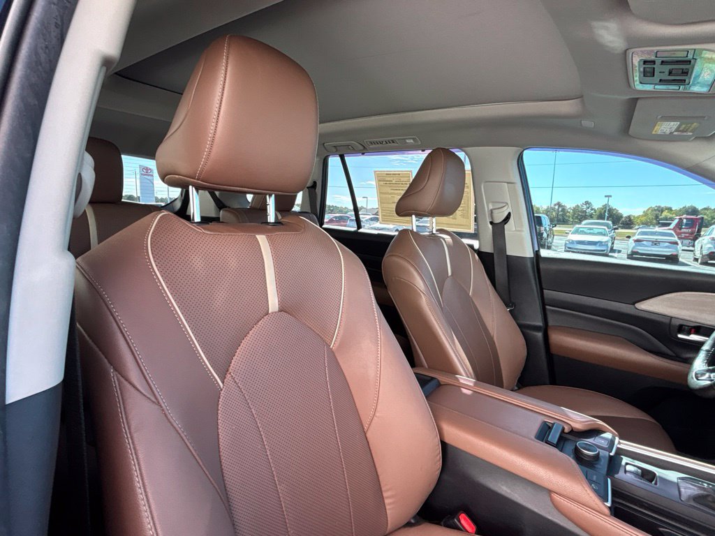 Used 2024 Toyota Grand Highlander AWD image 19
