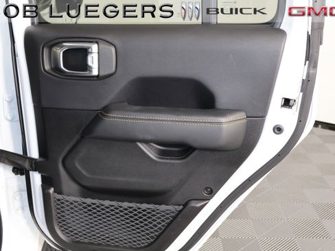Used 2022 Jeep Wrangler Unlimited Sahara AWD/4WD image 14