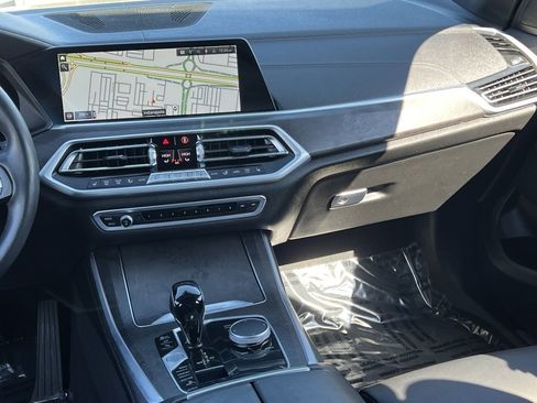 Used 2022 BMW X5 xDrive40i w/ Parking Assistance Package image 26