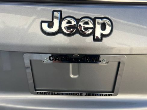Certified 2021 Jeep Compass Limited FWD image 12