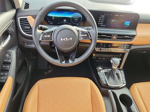 Certified 2024 Kia Seltos EX image 12