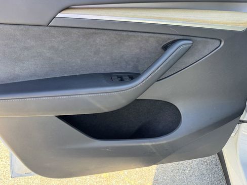 Used 2023 Tesla Model Y AWD image 15