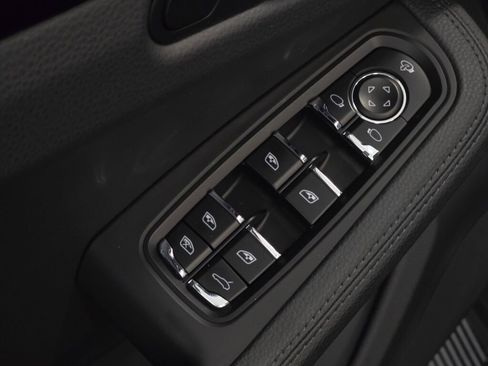 Certified 2024 Porsche Macan image 35