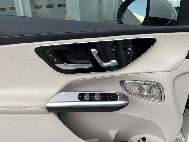 Used 2025 Mercedes-Benz GLC 300 4MATIC image 20