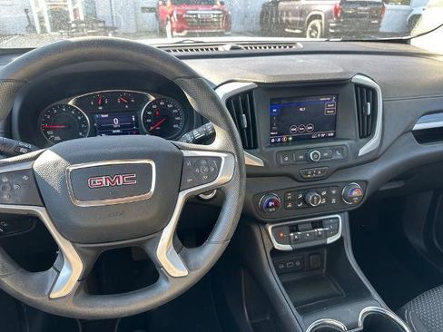 Used 2024 GMC Terrain SLE w/ Driver Convenience Package image 8