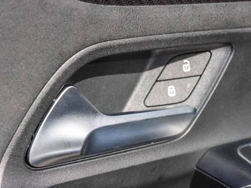 Used 2021 Mercedes-Benz GLA 250 4MATIC image 46