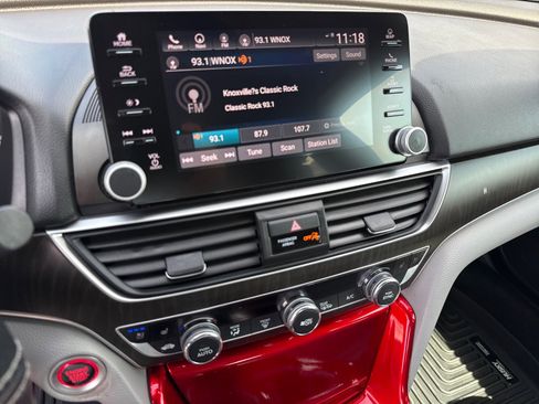 Used 2018 Honda Accord Touring image 18