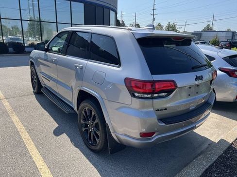 Used 2018 Jeep Grand Cherokee Altitude AWD/4WD image 3