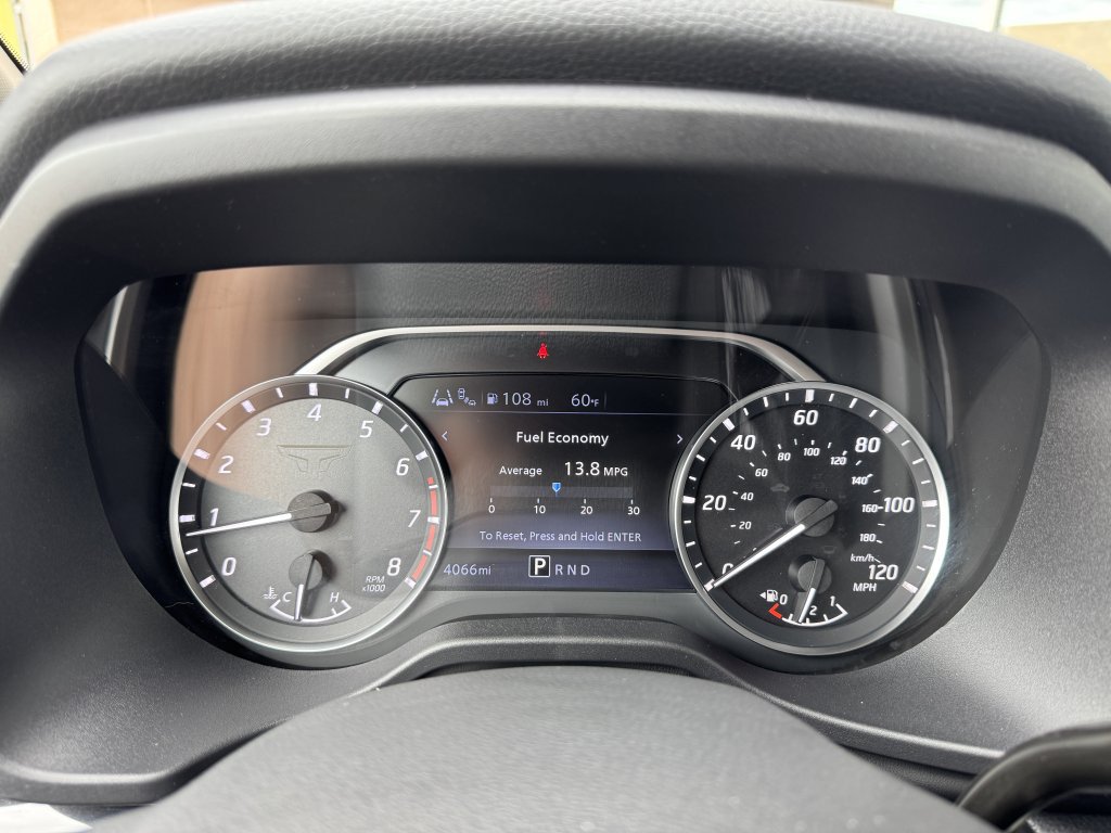 Used 2024 Nissan Titan SV w/ SV Convenience Package RWD image 22