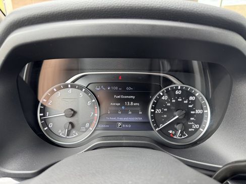 Used 2024 Nissan Titan SV w/ SV Convenience Package image 22