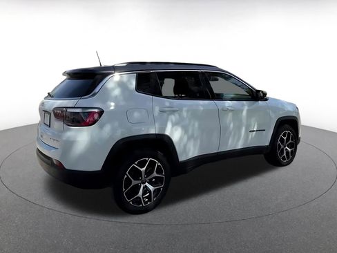 Used 2025 Jeep Compass Limited image 15