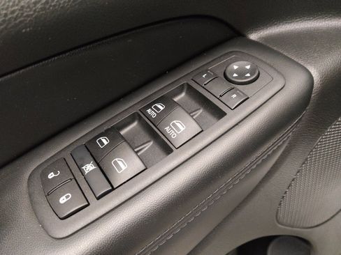 Used 2019 Jeep Grand Cherokee Laredo w/ Laredo X Package RWD image 27