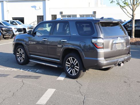 Used 2016 Toyota 4Runner SR5 AWD/4WD image 8