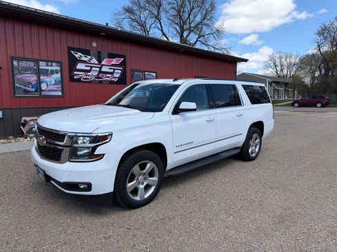 Used 2015 Chevrolet Suburban LT w/ Luxury Package AWD/4WD image 2
