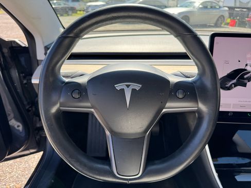 Used 2018 Tesla Model 3 Mid Range image 19