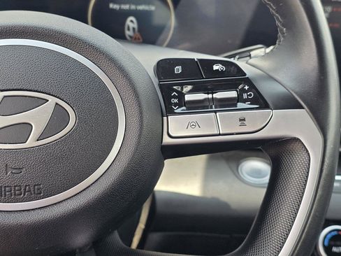Used 2025 Hyundai Elantra SEL FWD image 14