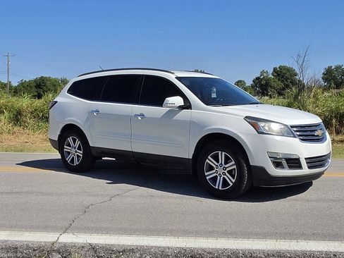 Used 2015 Chevrolet Traverse LT FWD image 2