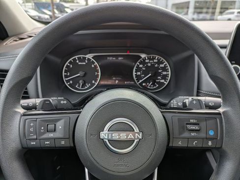 Used 2023 Nissan Rogue SV image 28