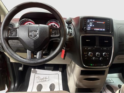Used 2018 Dodge Grand Caravan SE w/ UConnect Hands-Free Group FWD image 14