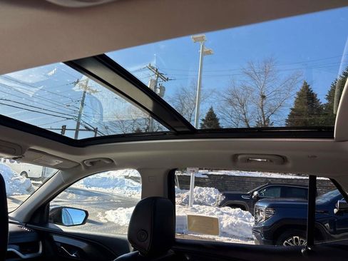 Used 2021 GMC Terrain SLT w/ Infotainment Package II image 10