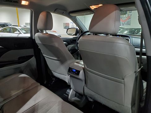 Used 2016 Toyota Highlander Plus image 19