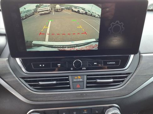 Used 2023 Nissan Altima 2.5 SV w/ SV Premium Package image 15