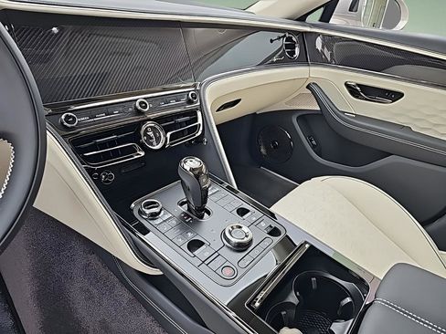 New 2025 Bentley Flying Spur Plug-In Hybrid image 22