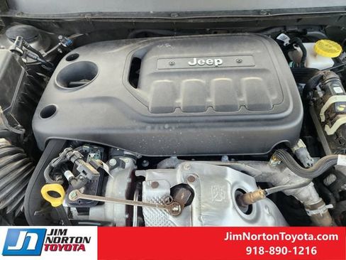 Used 2019 Jeep Cherokee Trailhawk w/ Comfort/Convenience Group AWD/4WD image 31