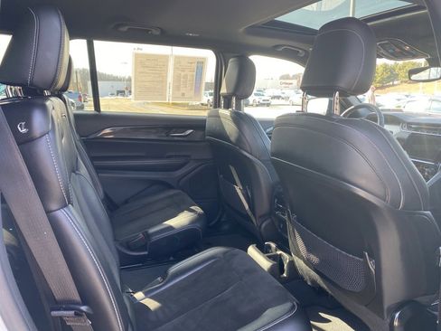 Used 2023 Jeep Grand Cherokee L Laredo image 13