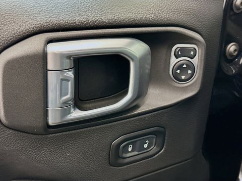 Used 2021 Jeep Wrangler Sahara image 15