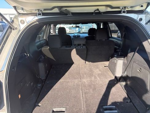 Used 2017 Ford Explorer XLT AWD/4WD image 25