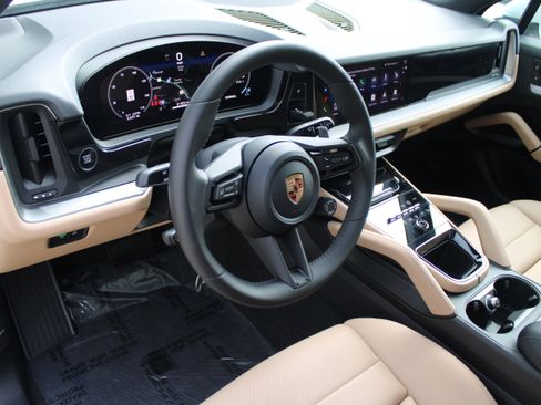 Certified 2026 Porsche Cayenne image 4