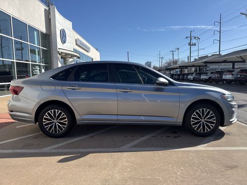 Used 2020 Volkswagen Jetta SE w/ SE Cold Weather Package image 6