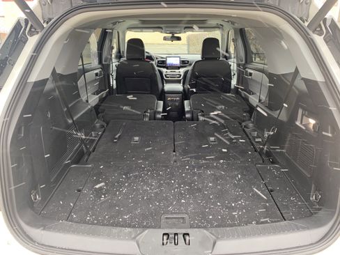 Used 2022 Ford Explorer XLT w/ Equipment Group 202A image 30