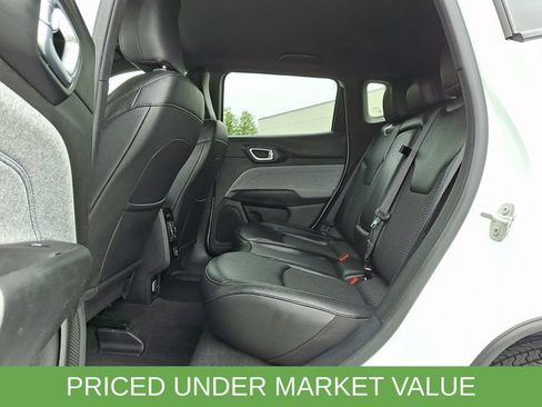 Used 2024 Jeep Compass Latitude AWD/4WD image 13