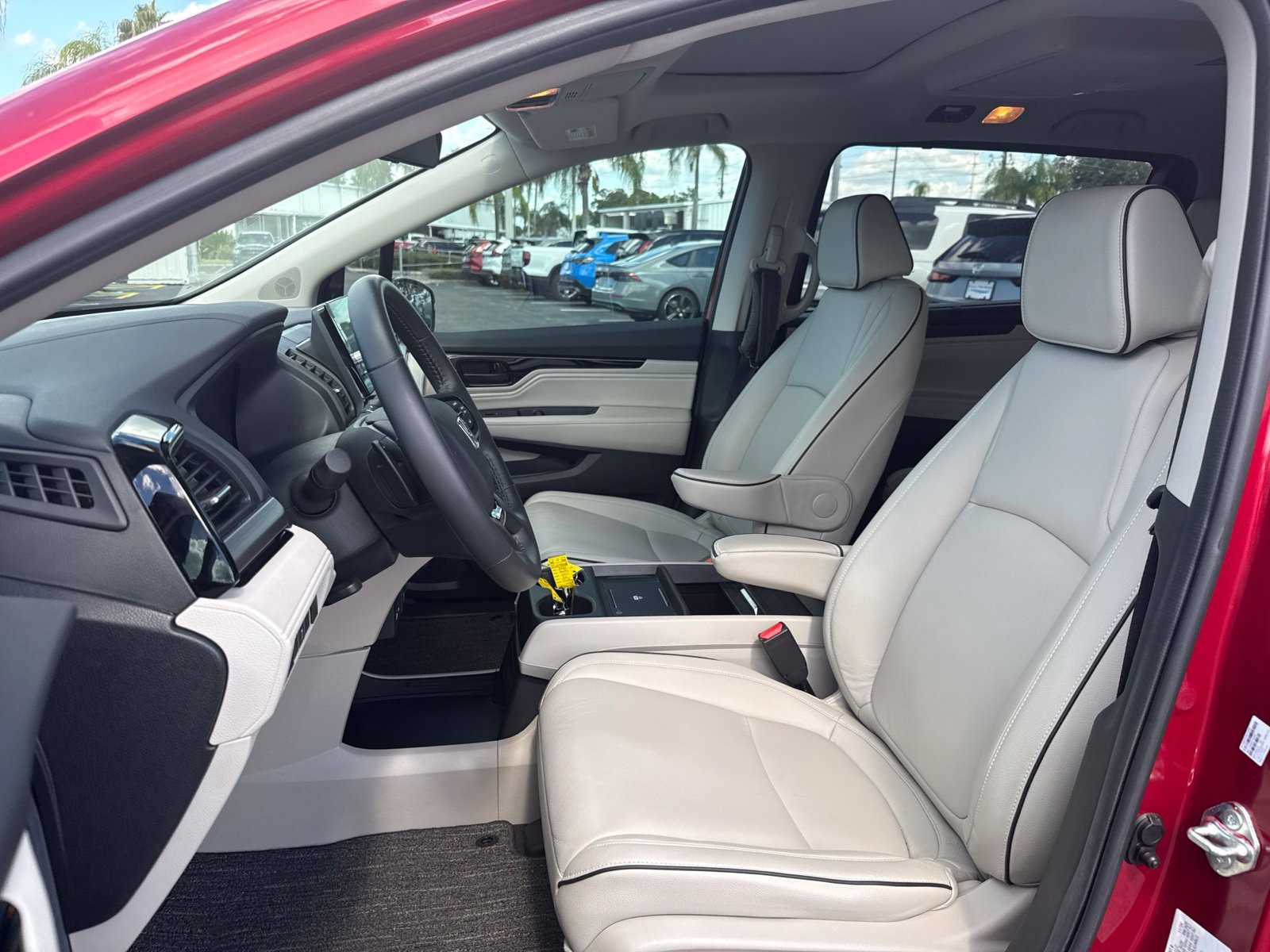 Certified 2025 Honda Odyssey Touring image 11
