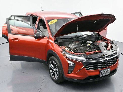 Used 2024 Chevrolet Trax RS w/ Driver Confidence Package image 38