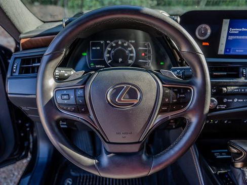 Used 2024 Lexus ES 300h w/ Premium Package FWD image 15