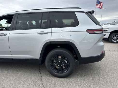 New 2025 Jeep Grand Cherokee L Altitude image 13