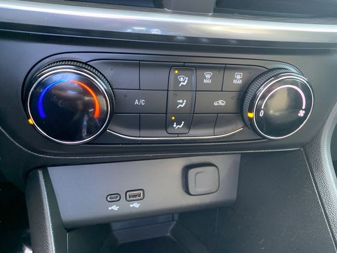 Used 2025 Buick Encore GX Preferred image 41