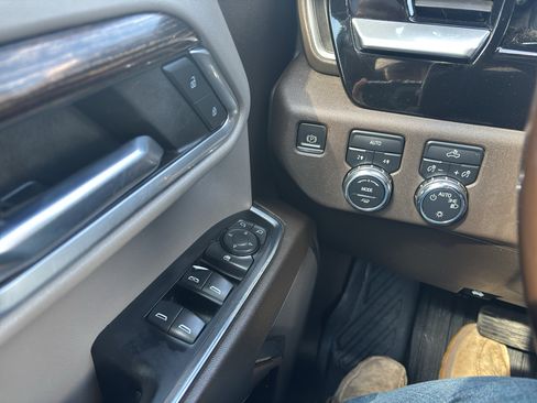 Used 2023 GMC Sierra 1500 SLE w/ Enhanced Capability Package AWD/4WD image 25