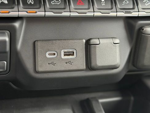 Used 2021 GMC Sierra 1500 AT4 w/ AT4 Value Package image 17