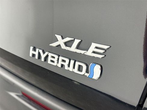Certified 2024 Toyota Sienna XLE FWD image 14
