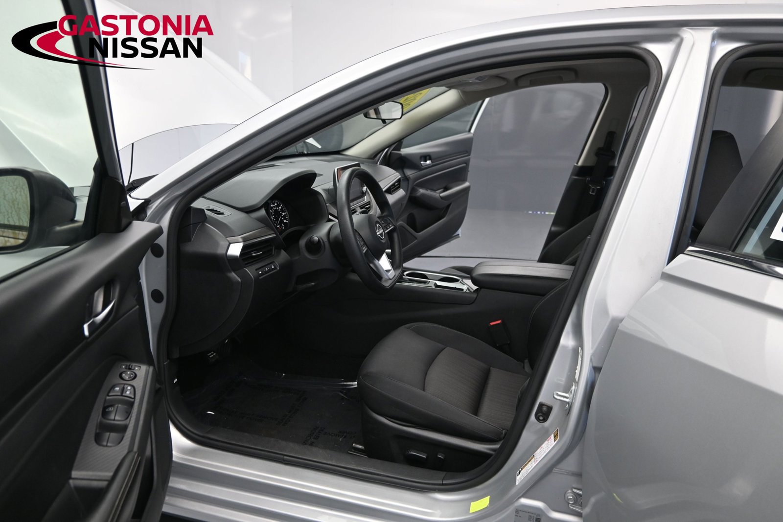 Used 2024 Nissan Altima 2.5 SV FWD image 14
