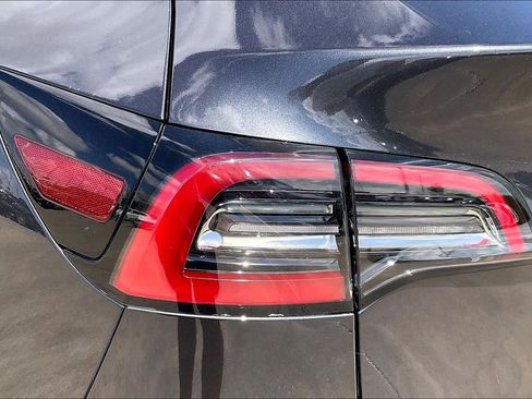 Used 2024 Tesla Model Y Long Range image 26